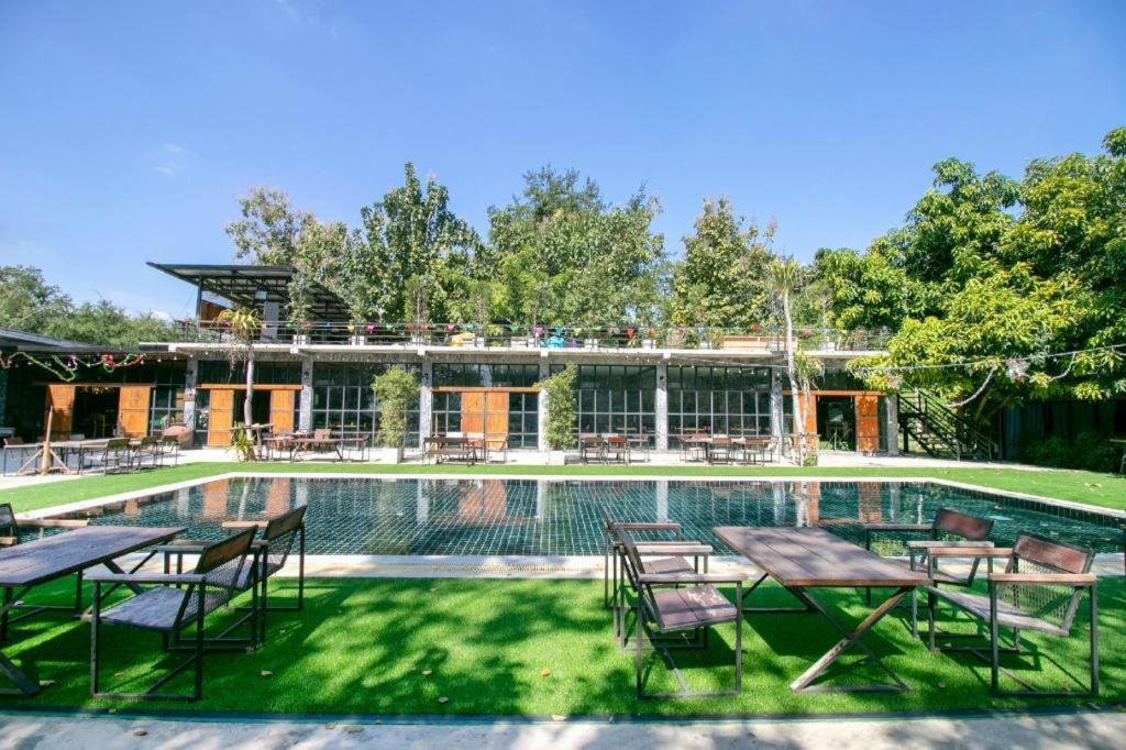 Hotel Oyo 75374 Baan Rak Mai Kanchanaburi Exterior foto